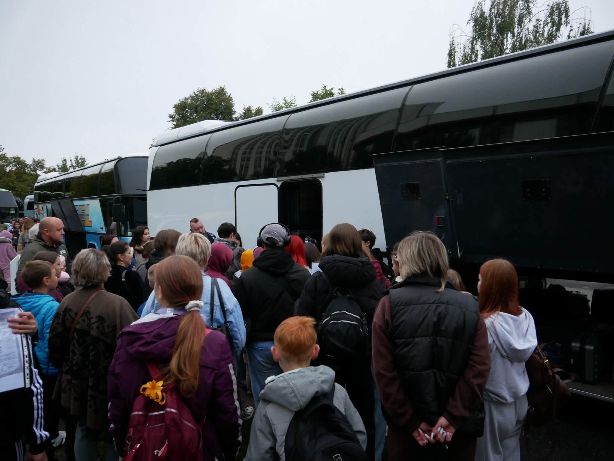Триста дітей військових з Вінниччини поїхали відпочивати до Закарпаття