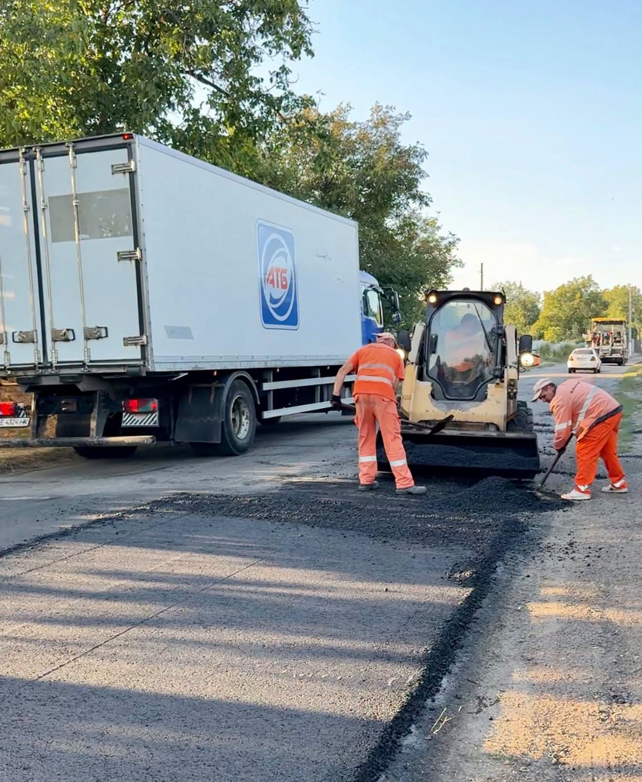 Дорогу на Вінниччині відновлюють за фінансової участі держави, громади та бізнесу