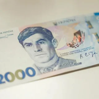 2000 гривень.