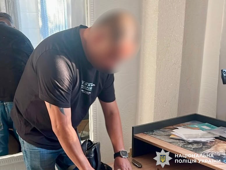 Затримали групу осіб, які «кинули» підприємця з Вінниччини на купівлі малини