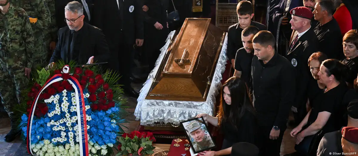 У ЄС назвали неприйнятними почесті надані на похоронах в Сербії військовому злочинцю Ратко Младичу