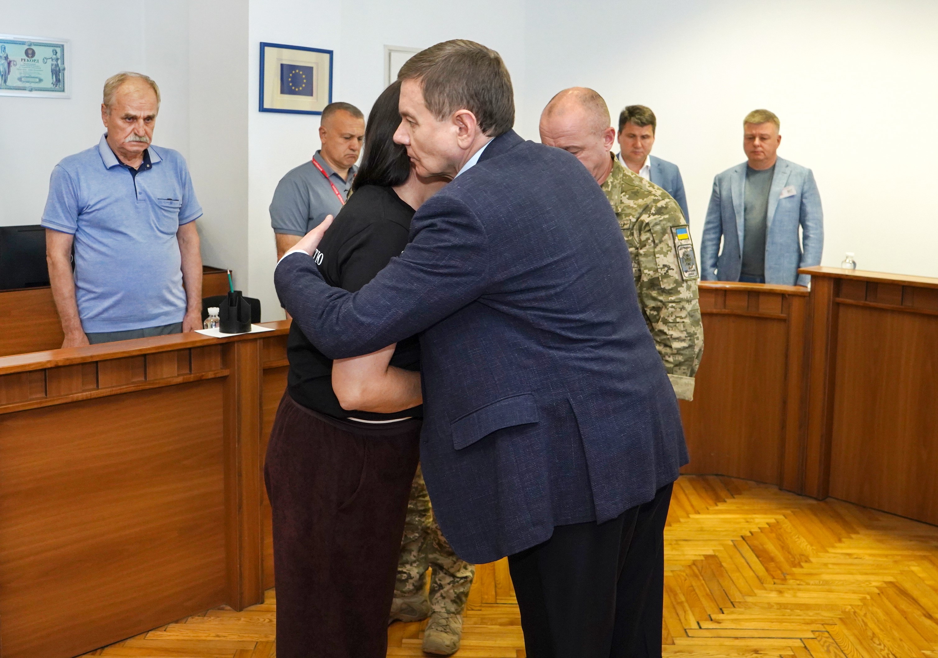 У Вінниці матері загиблого прикордонника передали медаль