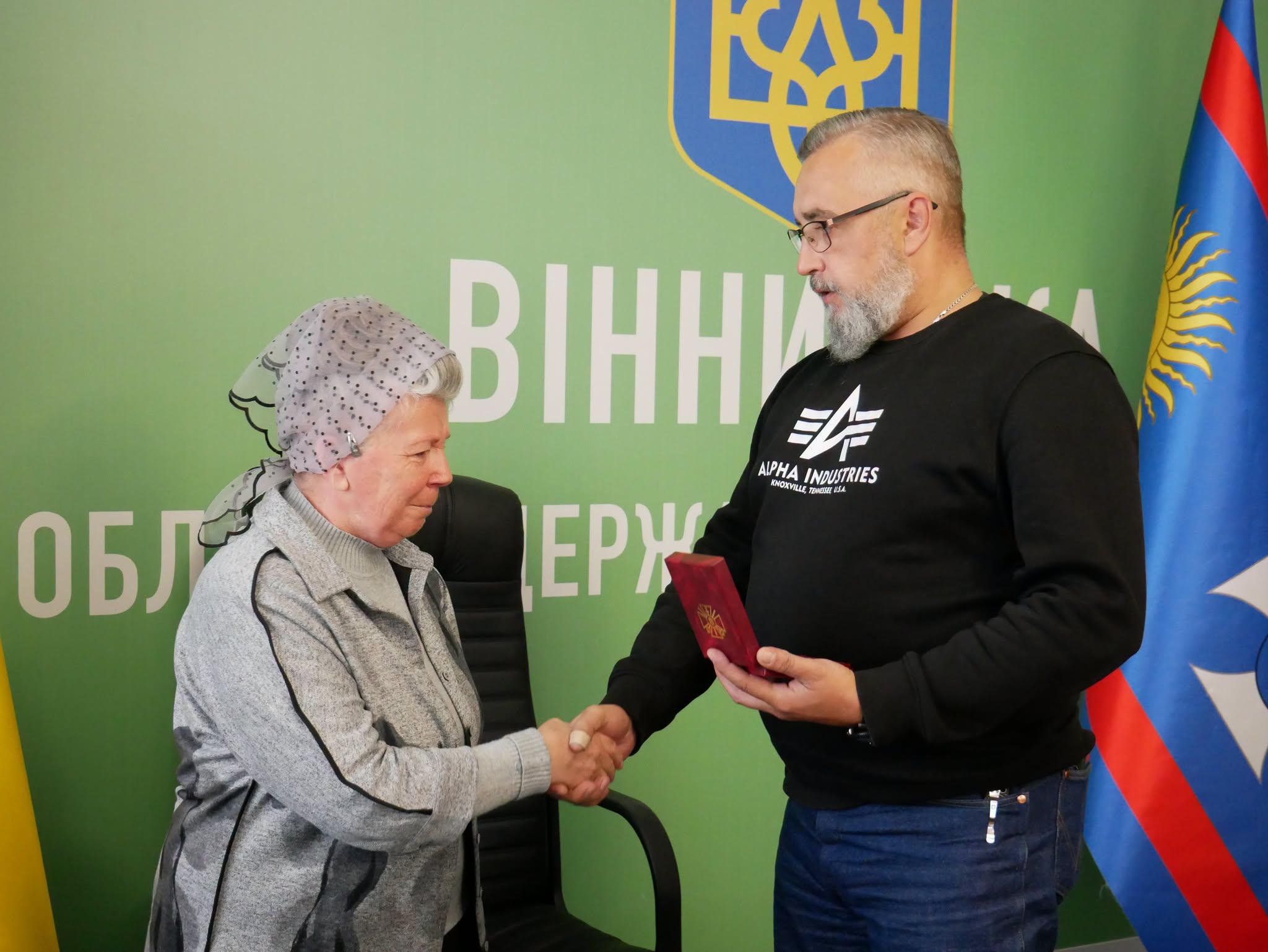 Матері загиблого воїна з Вінниччини вручили «Лицарський хрест»