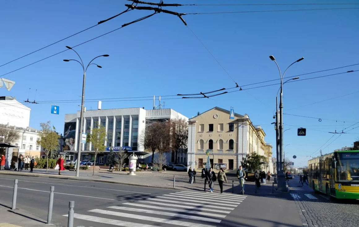 Цієї ночі у Вінниці обмежать рух на вулиці Соборній