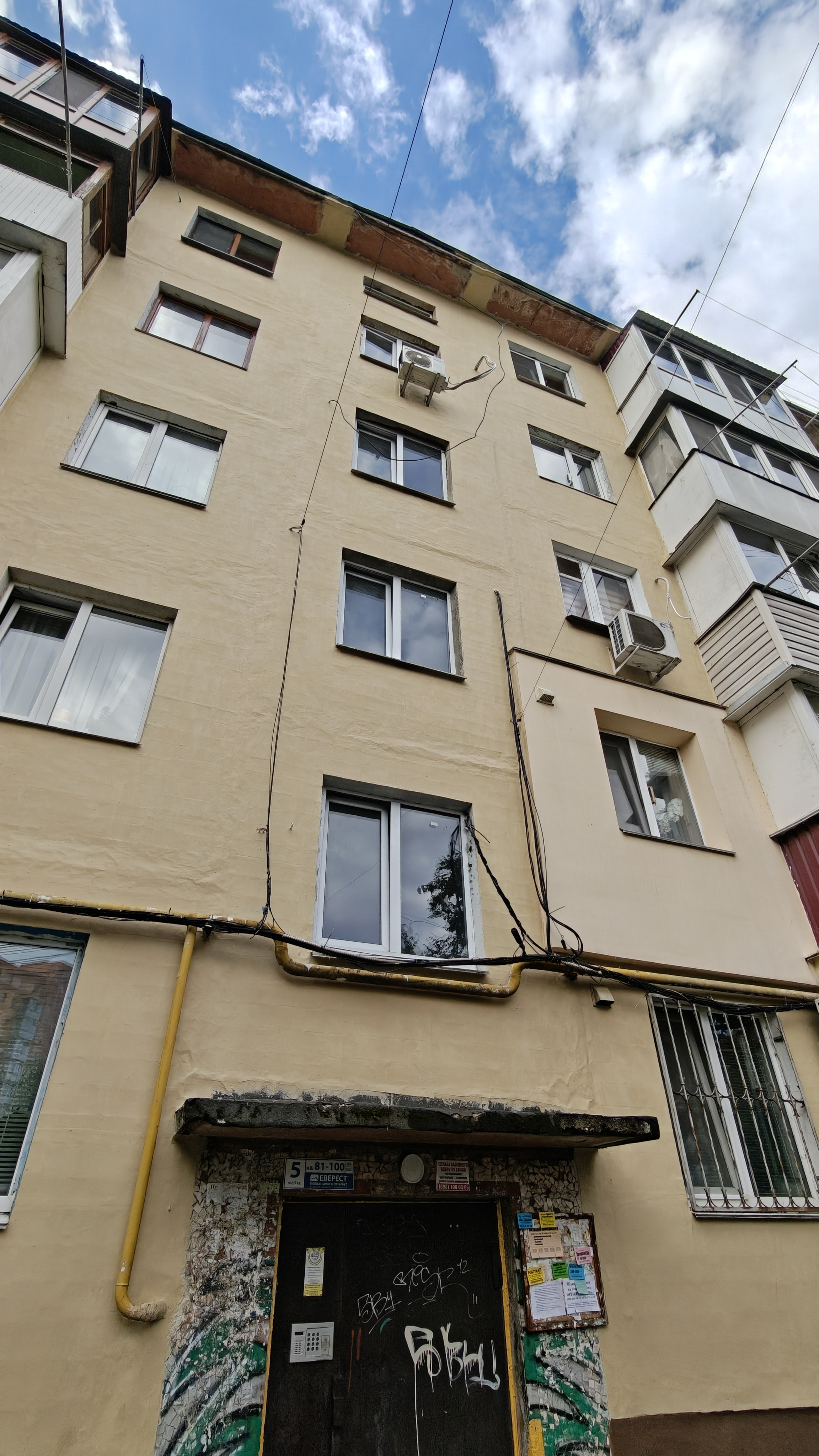 У вінницькій багатоповерхівці ізолювали міжпанельні шви