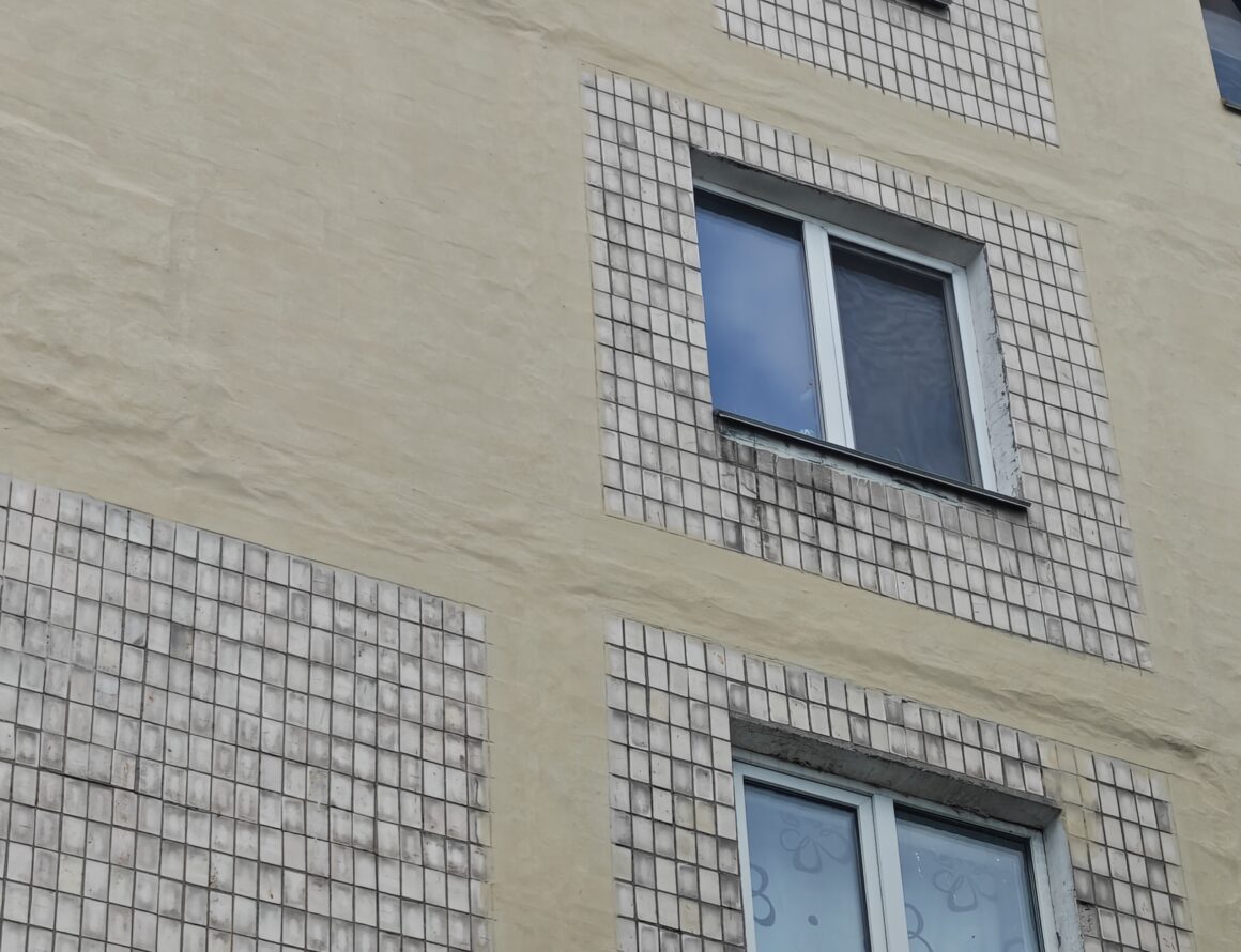 У вінницькій багатоповерхівці ізолювали міжпанельні шви