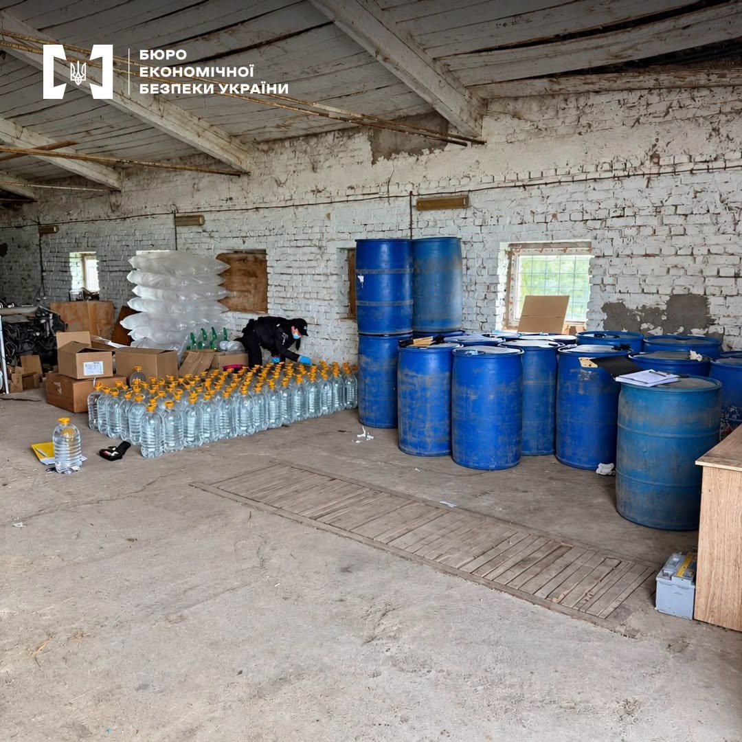 На Вінниччині викрили підпільний склад спирту