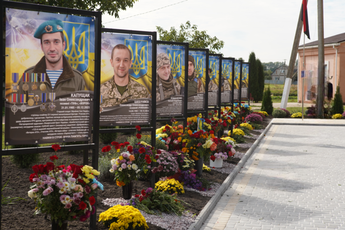 У Стадниці Вінницької міської громади відкрили Алею Слави