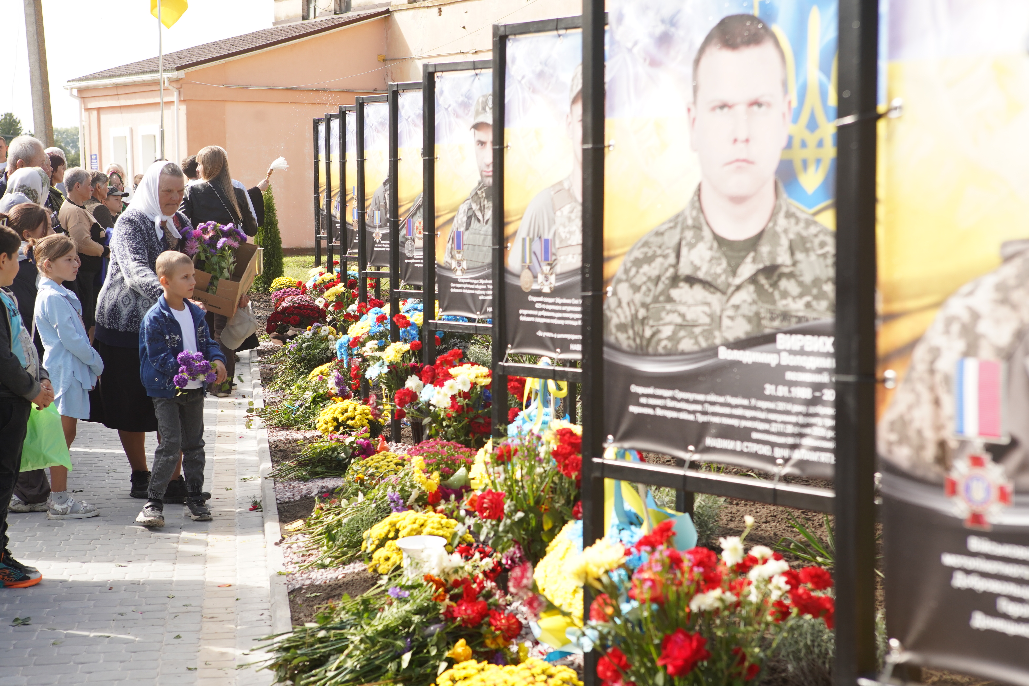 У Стадниці Вінницької міської громади відкрили Алею Слави