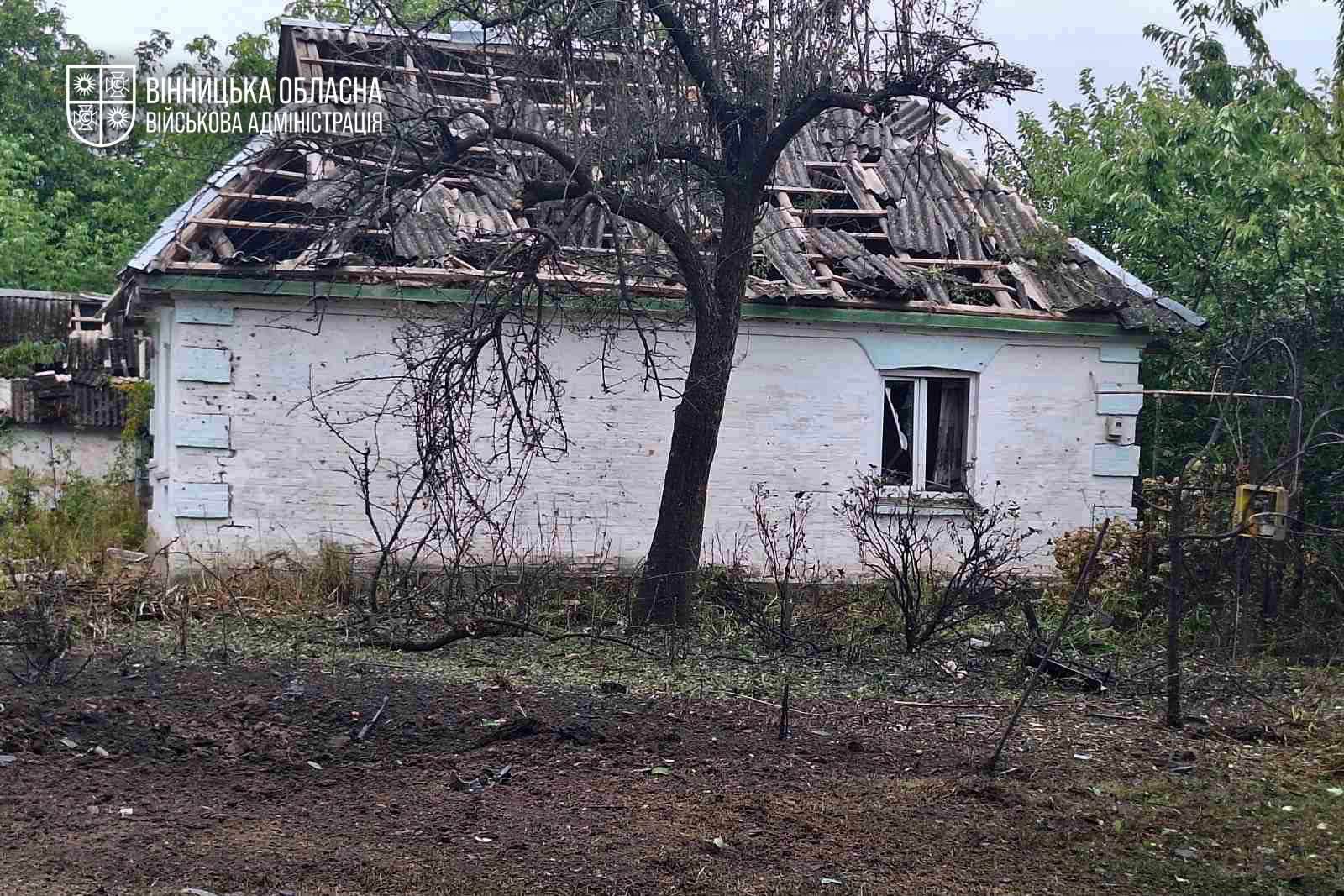 В результаті ворожої атаки на Вінниччині постраждав об’єкт інфраструктури та житлові будинки