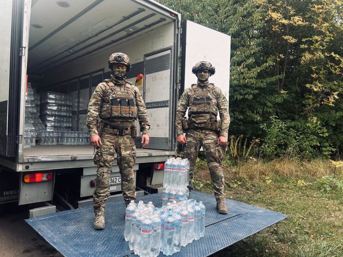 Священники та миряни Вінницько-Барської єпархії ПЦУ передали допомогу бійцям-поліцейським
