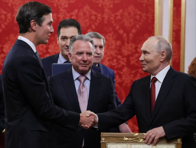 Кремль заявляє, що переговори щодо України з посланцями США були корисними