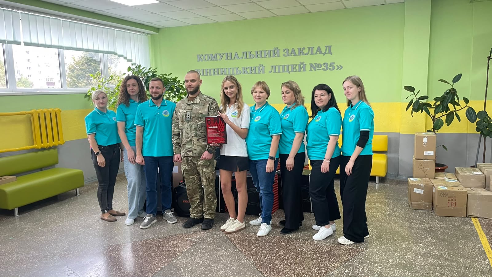 «Червоної Калини» вінницькі ліцеїсти передали генератори й зарядні станції