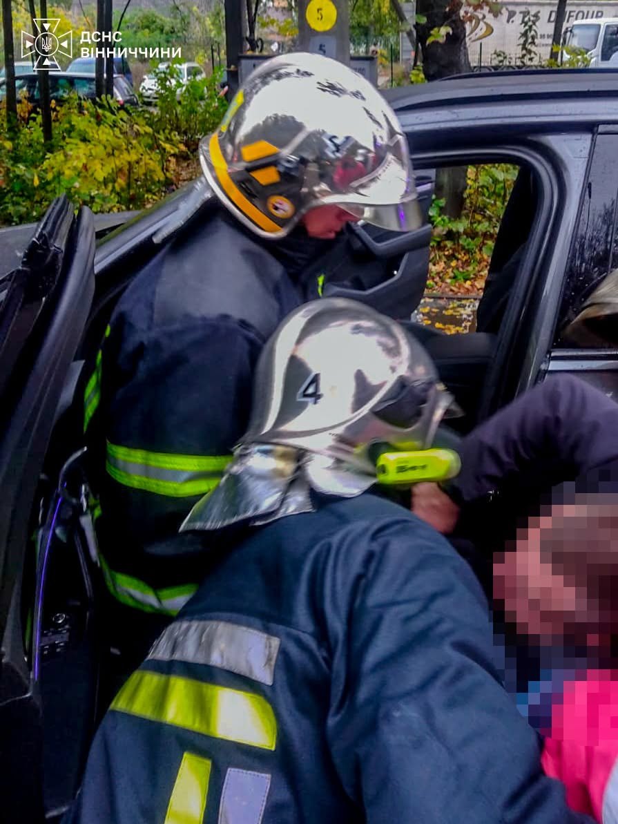 На Вінниччині рятувальники ліквідували наслідки двох автопригод
