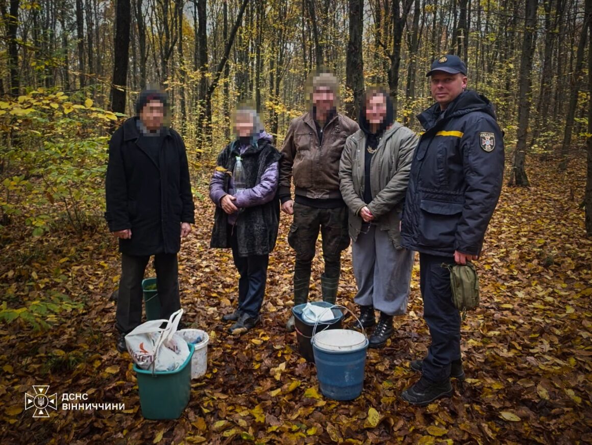У Вінницькій області рятувальники та поліція шукали грибників, що заблукали