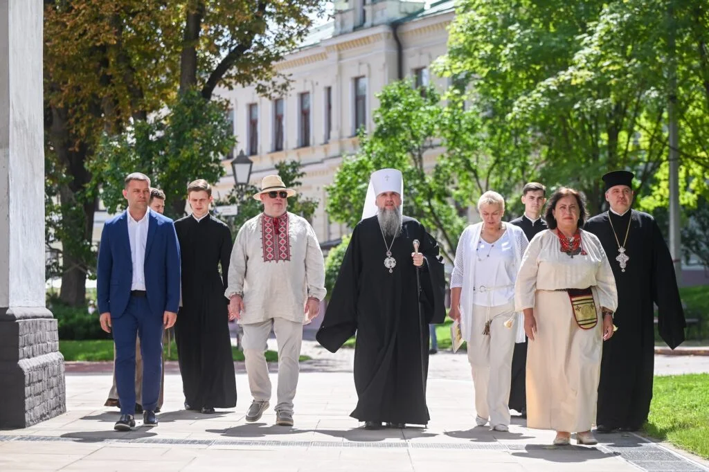 Освячену ікону Митрополитом Епіфанієм, яку написав вінницький художник, подарували українцям в Королівстві Данії