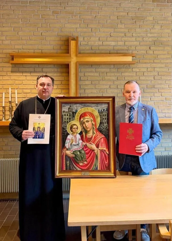 Освячену ікону Митрополитом Епіфанієм, яку написав вінницький художник, подарували українцям в Королівстві Данії