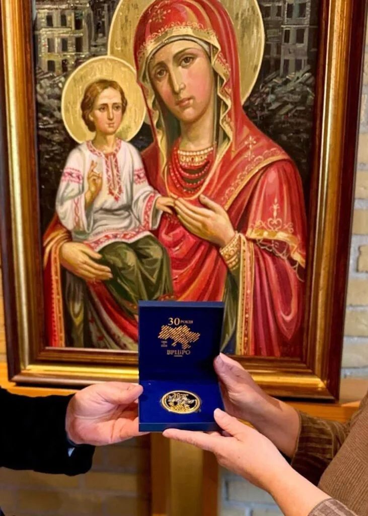 Освячену ікону Митрополитом Епіфанієм, яку написав вінницький художник, подарували українцям в Королівстві Данії