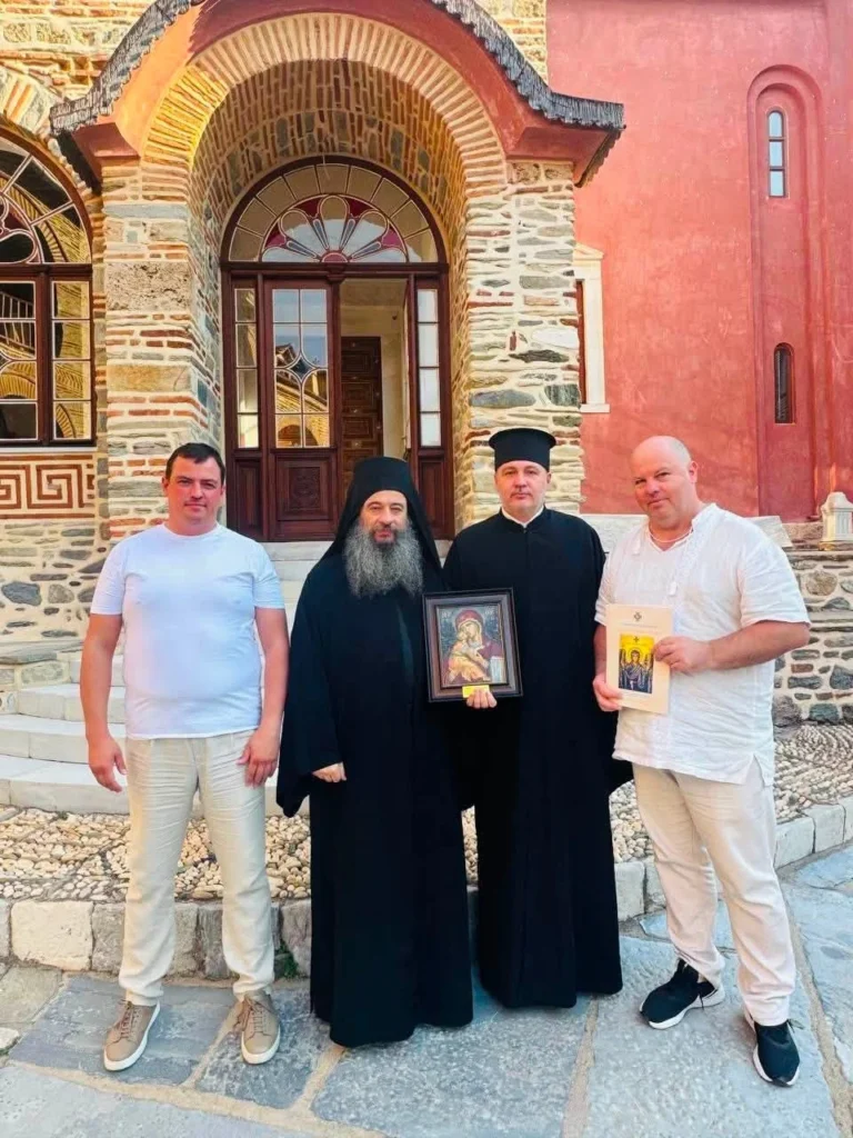 Освячену ікону Митрополитом Епіфанієм, яку написав вінницький художник, подарували українцям в Королівстві Данії
