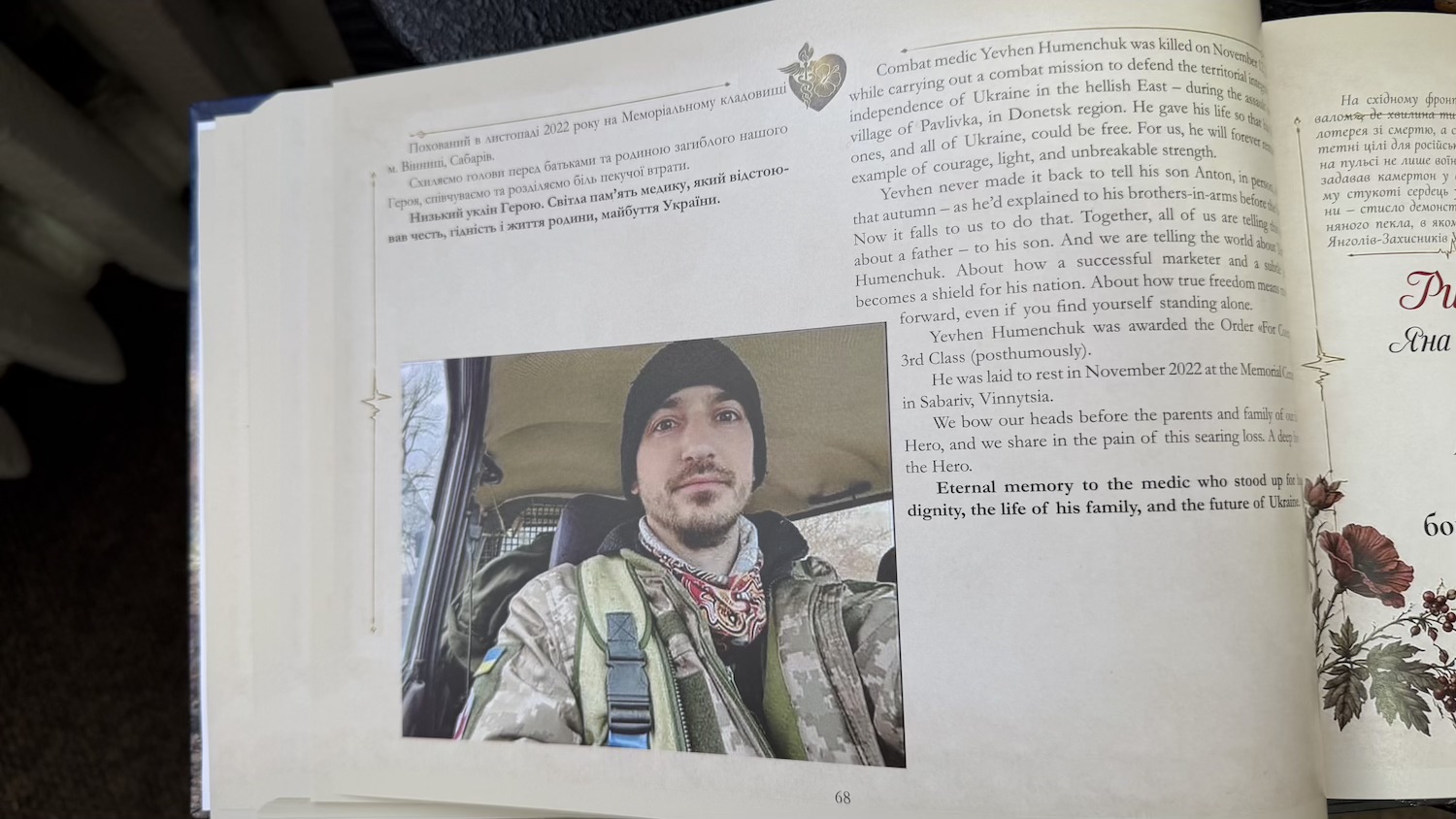 У Вінниці презентували Книгу Пам’яті про медиків, які загинули, рятуючи інших