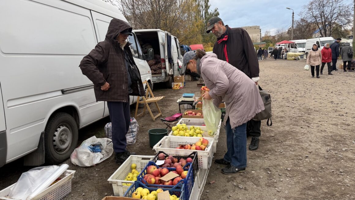 Вінничани запасалися на зиму: що цікавого продавали на осінньому ярмарку