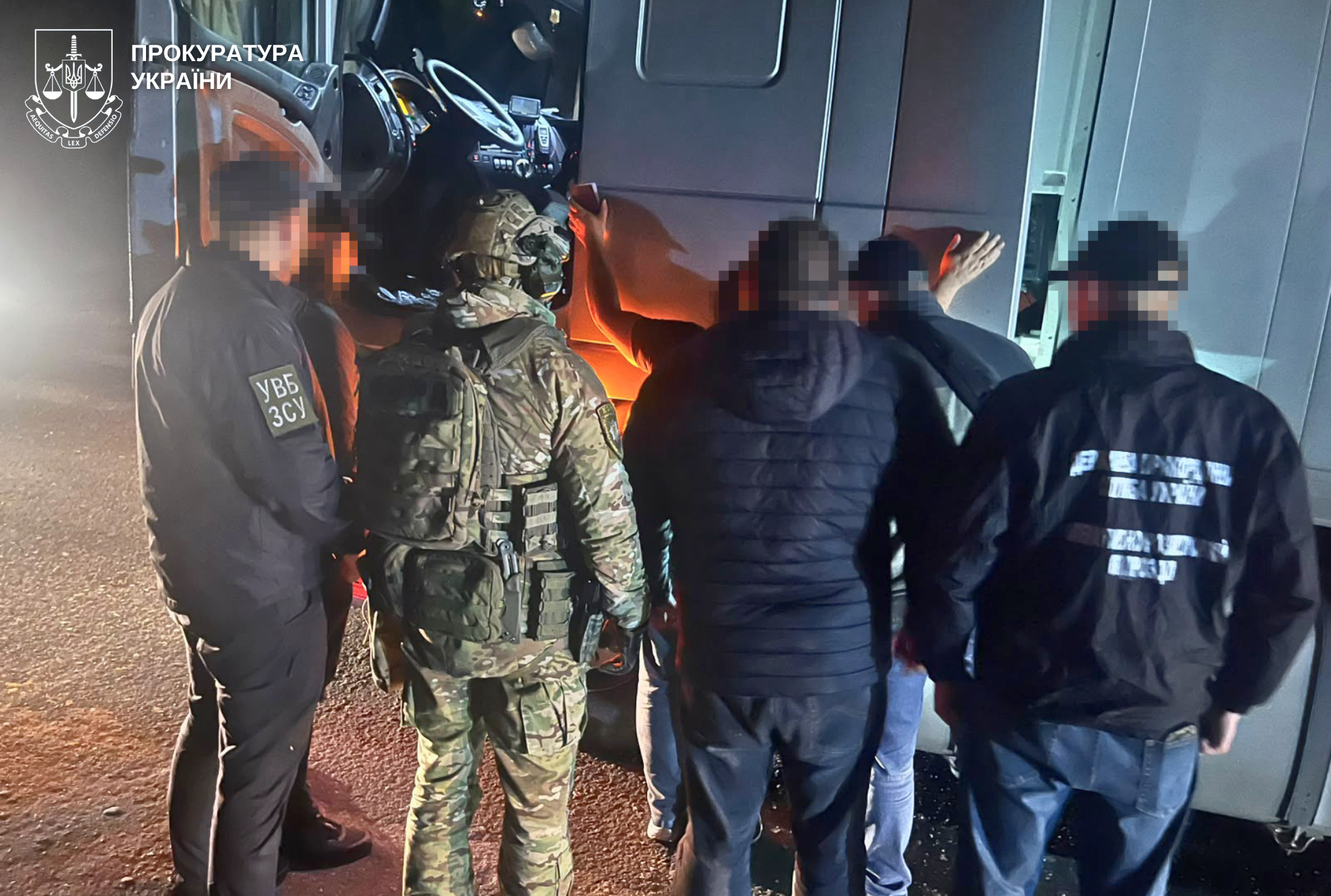 Затримали десятьох чоловіків з Вінниччини намагалися добратися до кордону у фурі з молочними виробами