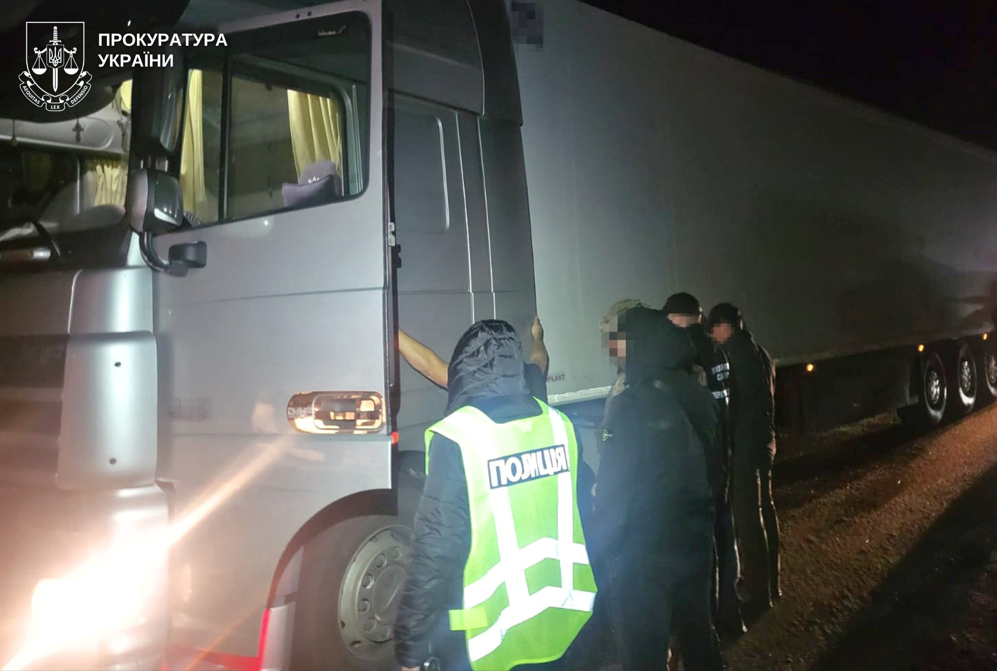 Затримали десятьох чоловіків з Вінниччини намагалися добратися до кордону у фурі з молочними виробами