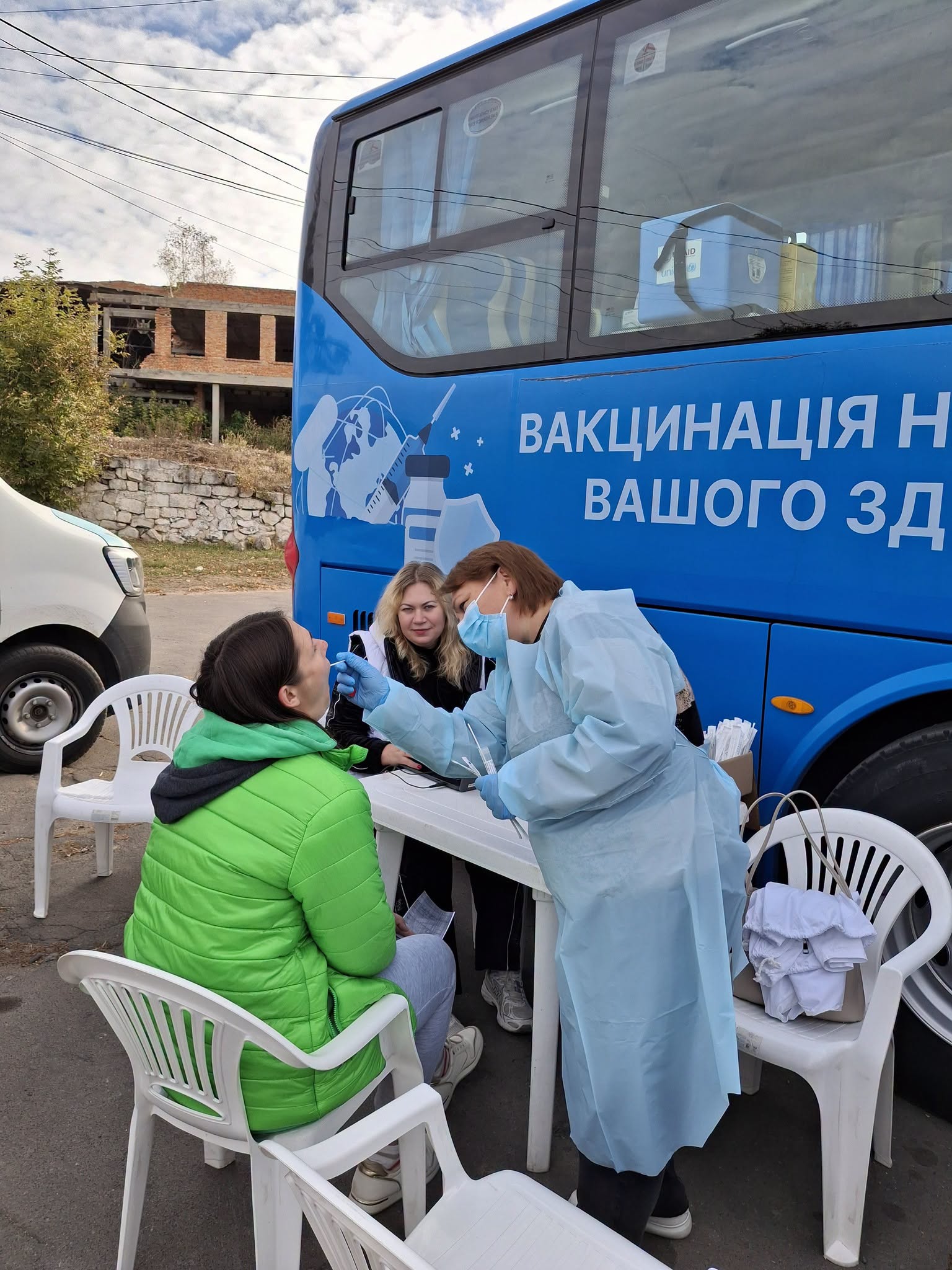 Вінницькі лікарі з партнерами провели виїзні консультації у двох селах Гайсинського району