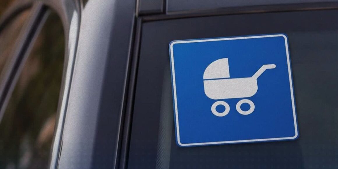У Вінниці мають виділити додаткові паркомісця для авто з дітьми до трьох років