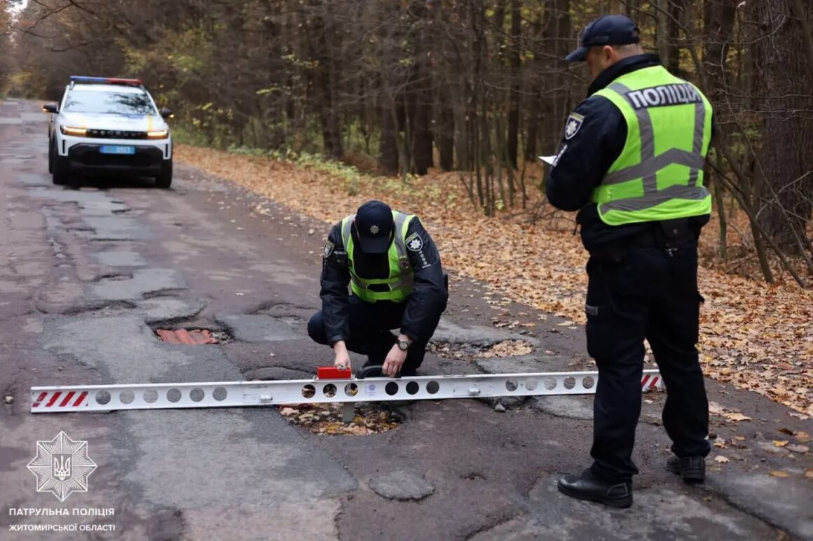 Вінницькі патрульні проводять щорічне осіннє обстеження доріг