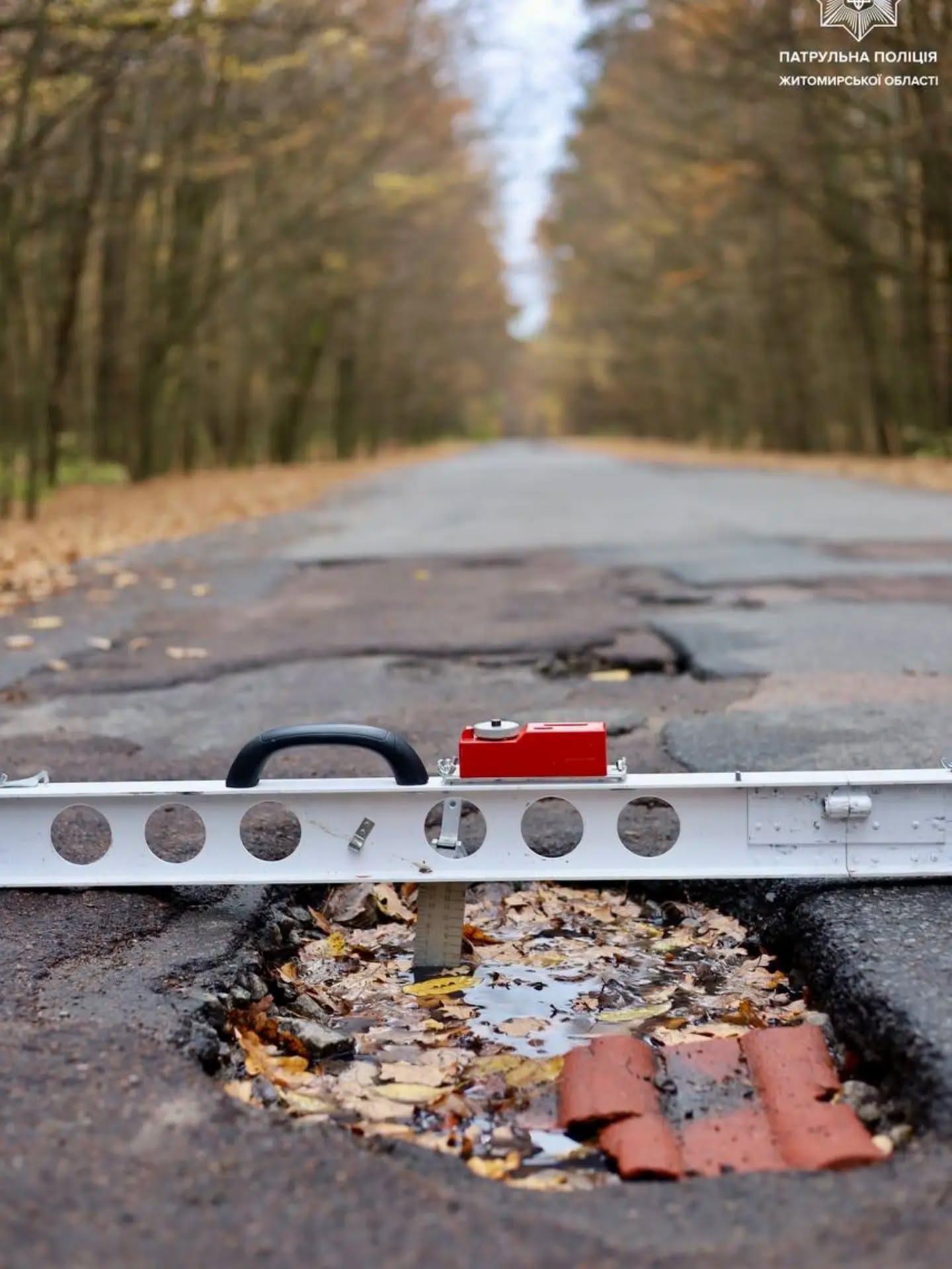 Вінницькі патрульні проводять щорічне осіннє обстеження доріг