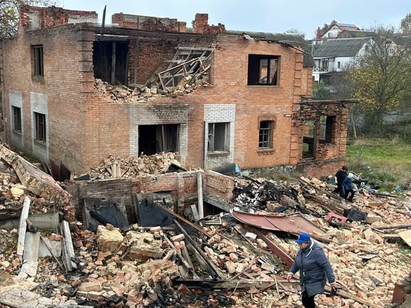 Від сьогоднішнього повітряного удару постраждали будинки в двох вінницьких мікрорайонах