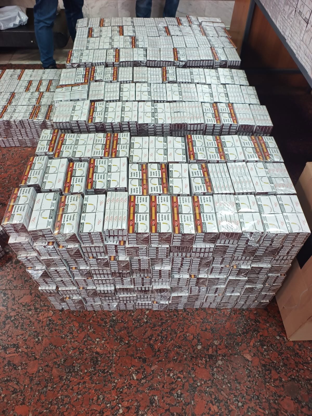 На Вінниччині прикордонники виявили контрабанду серед вантажу меблів
