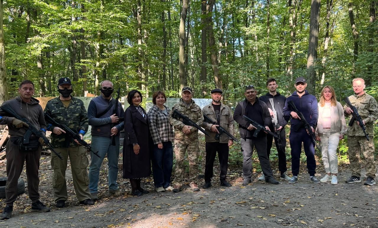 У Вінниці на Замковій горі вручили сертифікати черговій групі слухачів національного спротиву