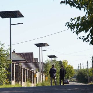 Встановили автономне освітлення.