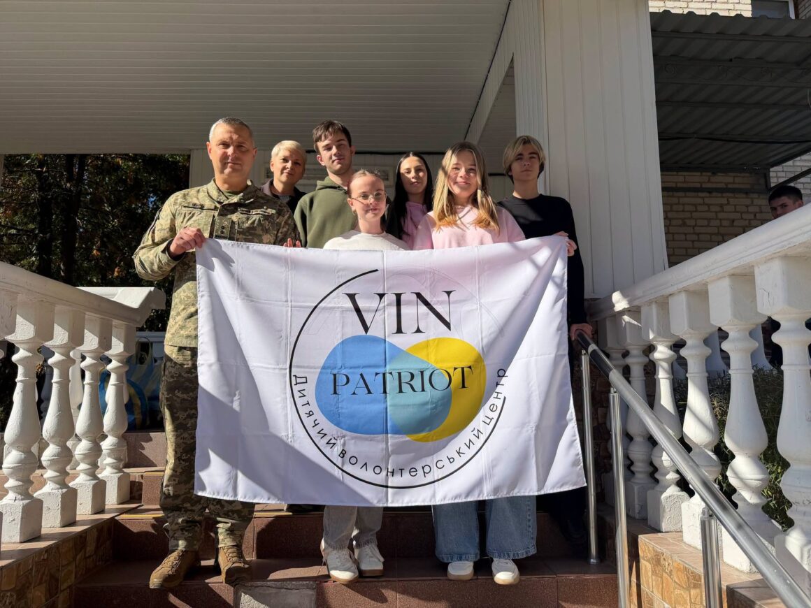 Вінницькі школярі з з VinPatriot підготували майже 600 пакунків для поранених захисників