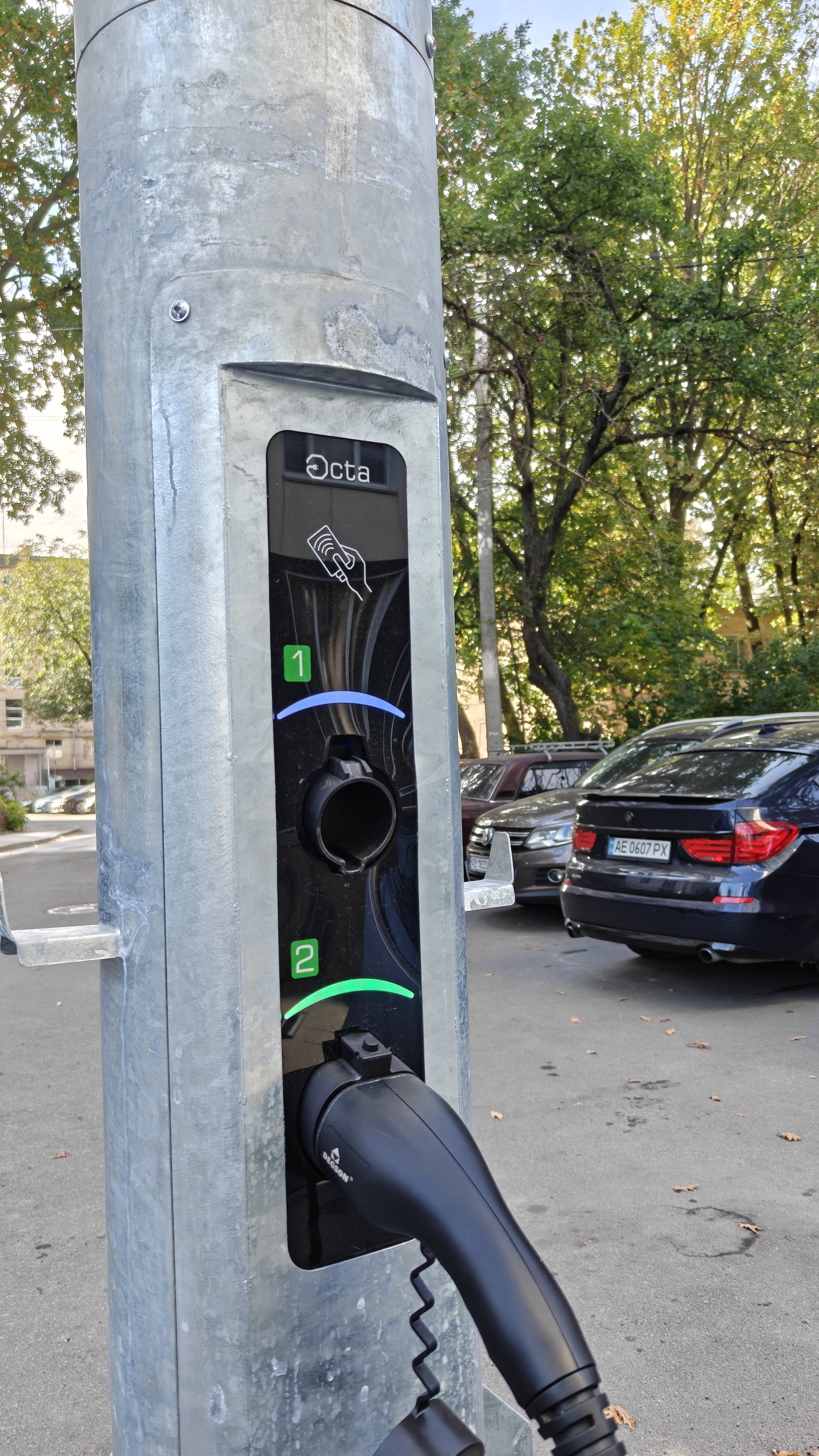 Перші міські зарядні станції для електромобілів встановили у Вінниці