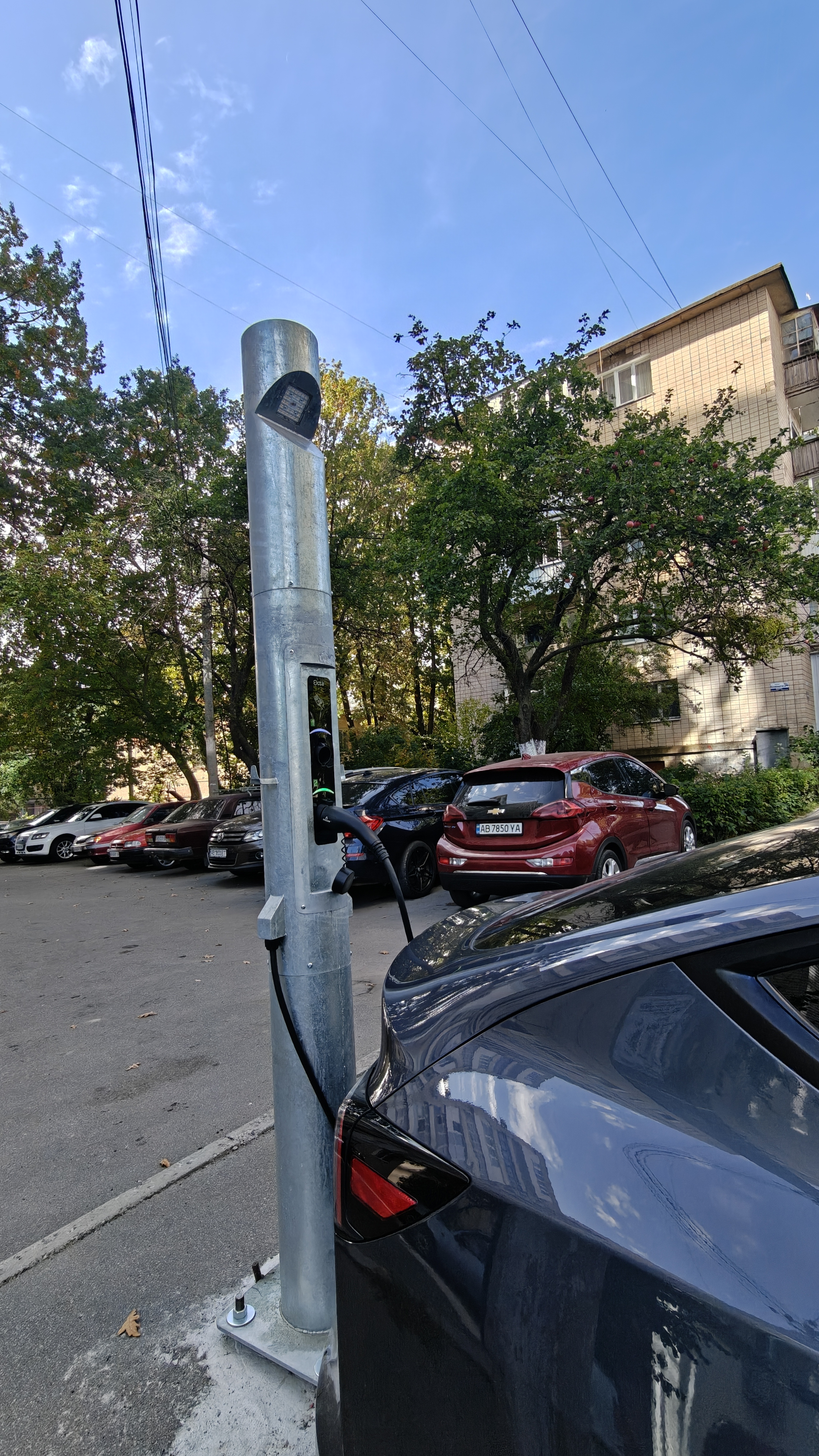 Перші міські зарядні станції для електромобілів встановили у Вінниці