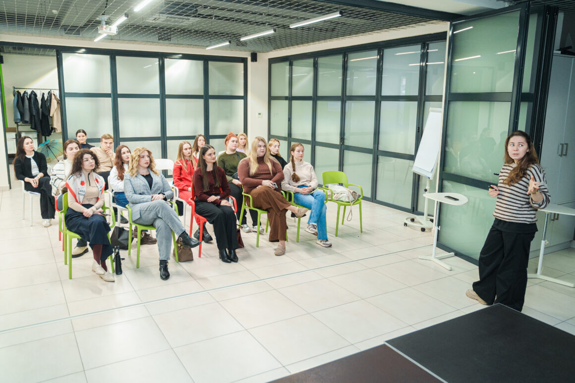 Учасниці програми «Сила жінок» із Запоріжжя навчаються у Вінниці